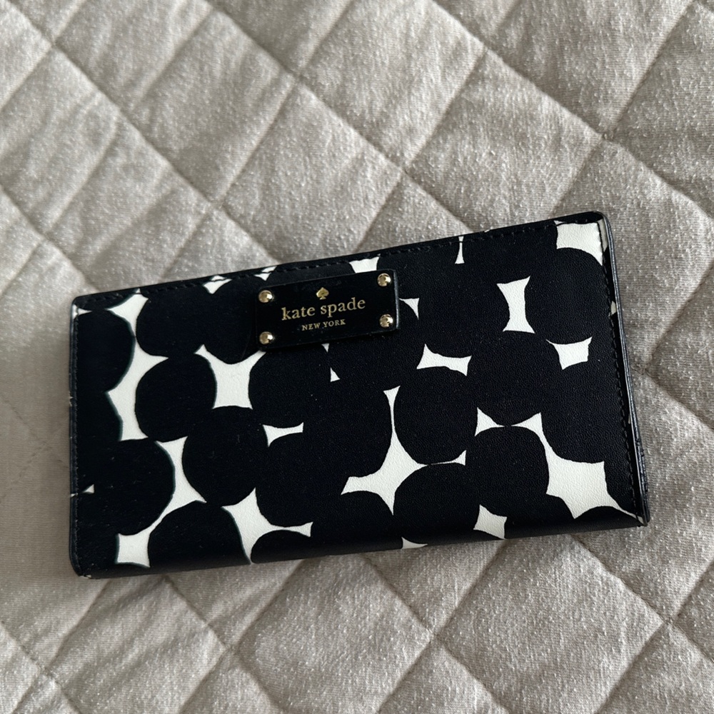 Kate Spade Black and White Circle Pattern Wallet
